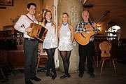 Kurzauftritt der "Danceperados of Ireland" im Hofbr&auml;uhaus in M&uuml;nchen (&copy;Fito: Martin Schmit)